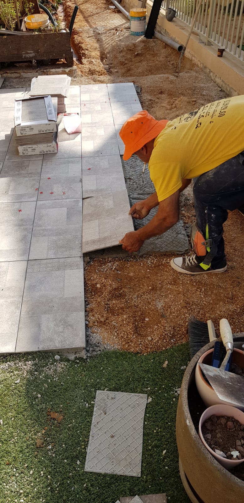 עבודות חצר וגינה