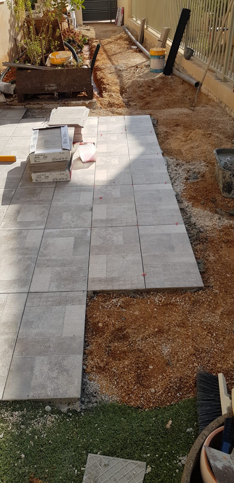 עבודות חצר וגינה