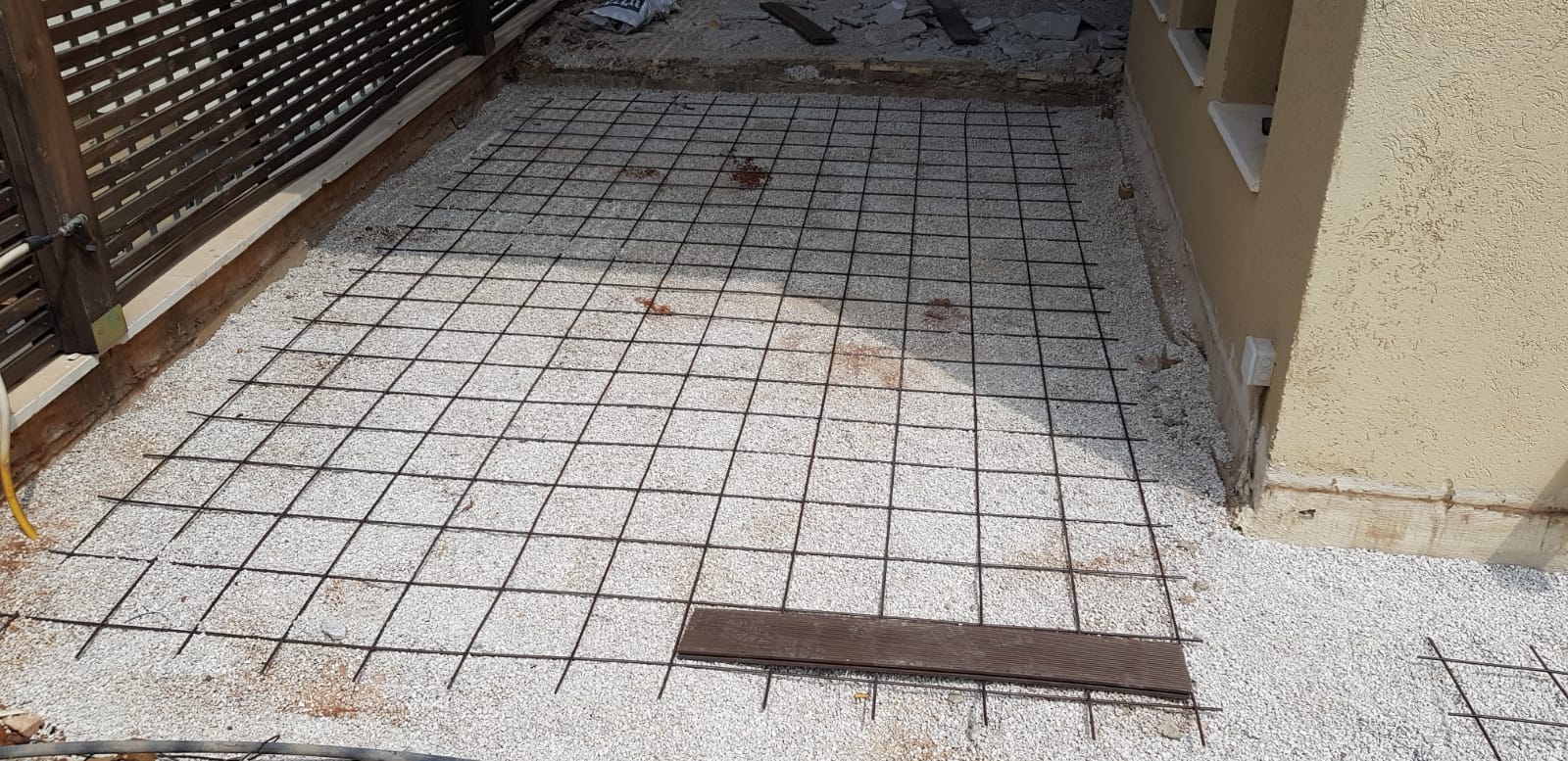 עבודות חצר וגינה