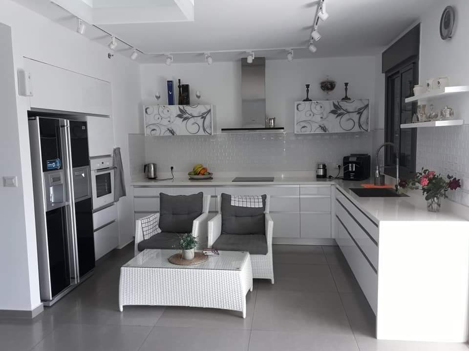 צילום מעבודה של דיזיין רהיטים