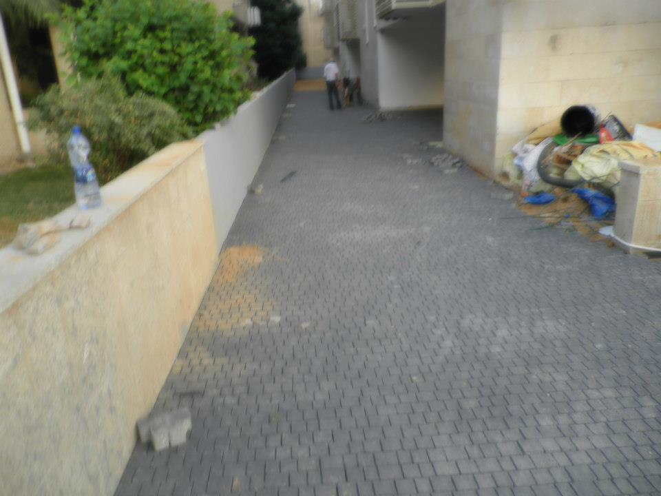 אבנים משתלבות ועבודות עפר ופיתוח