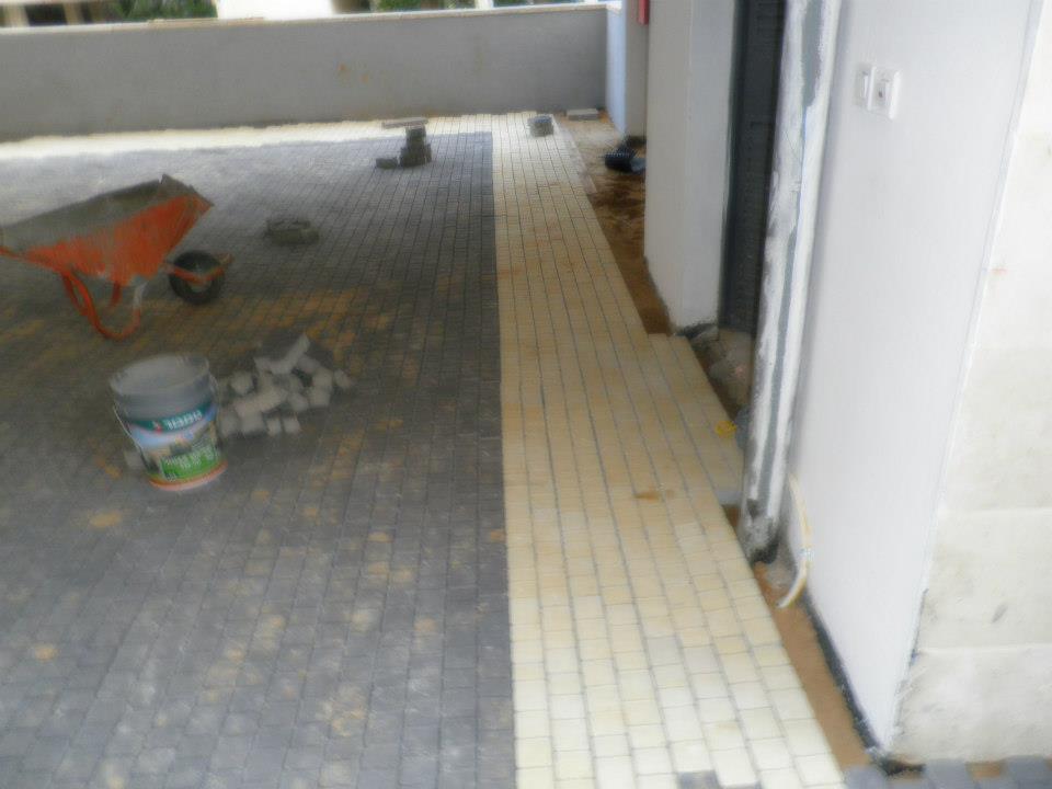 אבנים משתלבות ועבודות עפר ופיתוח