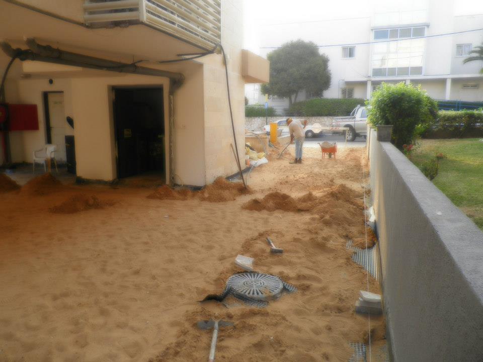 אבנים משתלבות ועבודות עפר ופיתוח