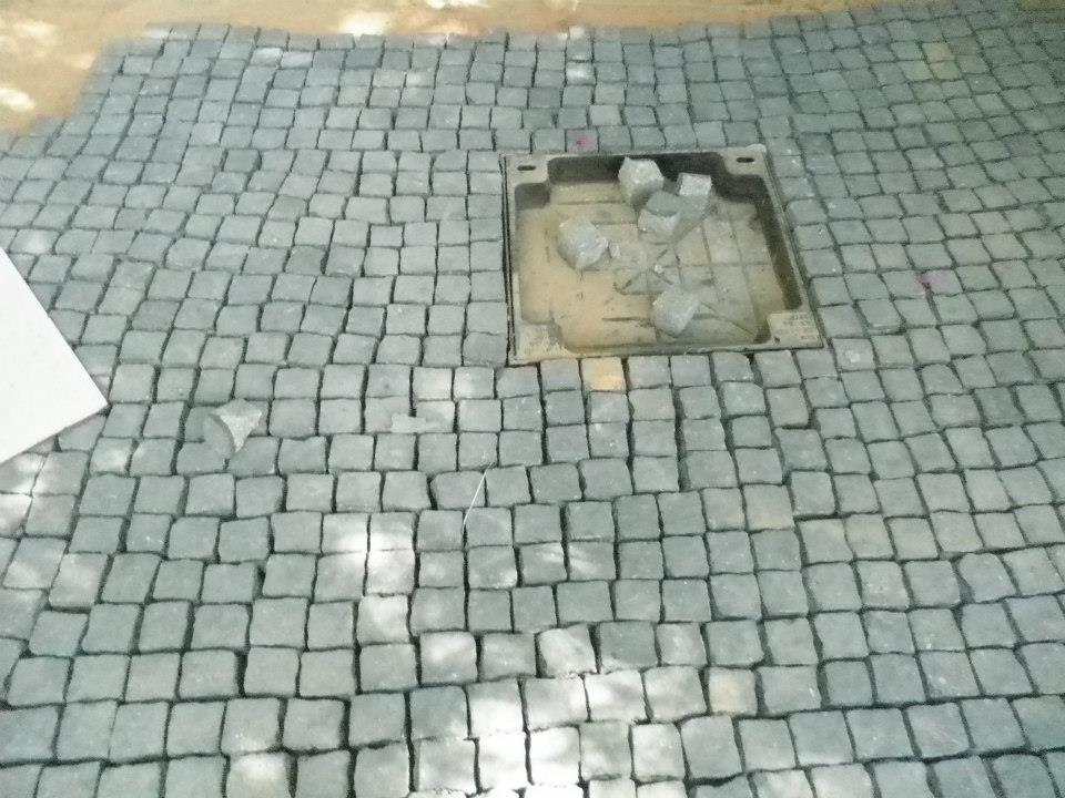 אבנים משתלבות ועבודות עפר ופיתוח