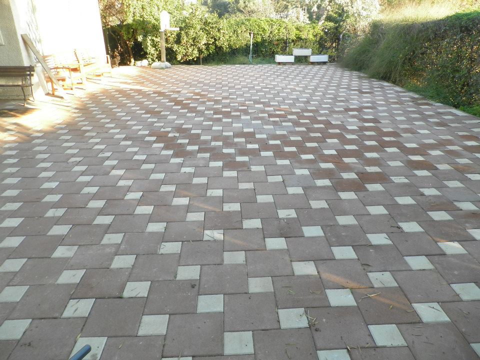 אבנים משתלבות ועבודות עפר ופיתוח