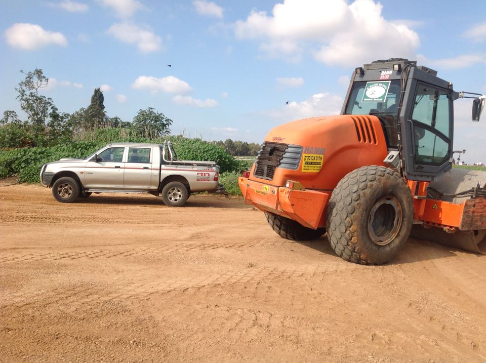 אבנים משתלבות ועבודות עפר ופיתוח