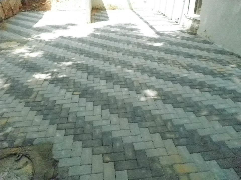 אבנים משתלבות ועבודות עפר ופיתוח