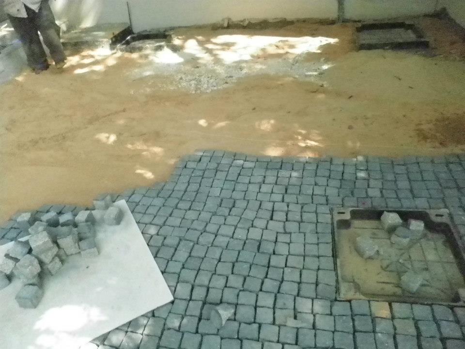 אבנים משתלבות ועבודות עפר ופיתוח