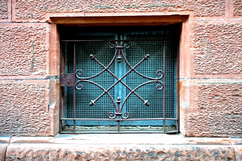 חלון עם סורגים