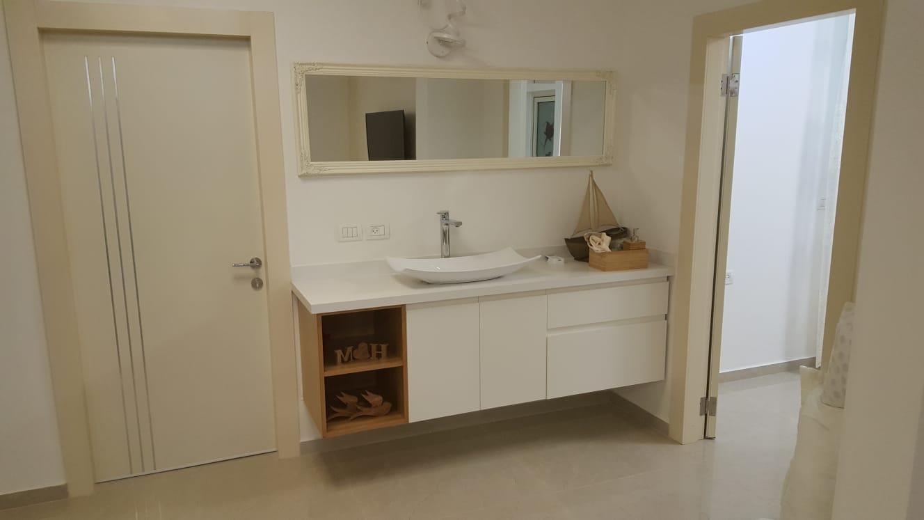 ריהוט לחדרי אמבטיה ושירותים