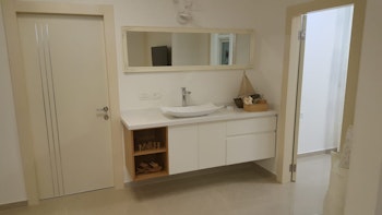 ריהוט לחדרי אמבטיה ושירותים