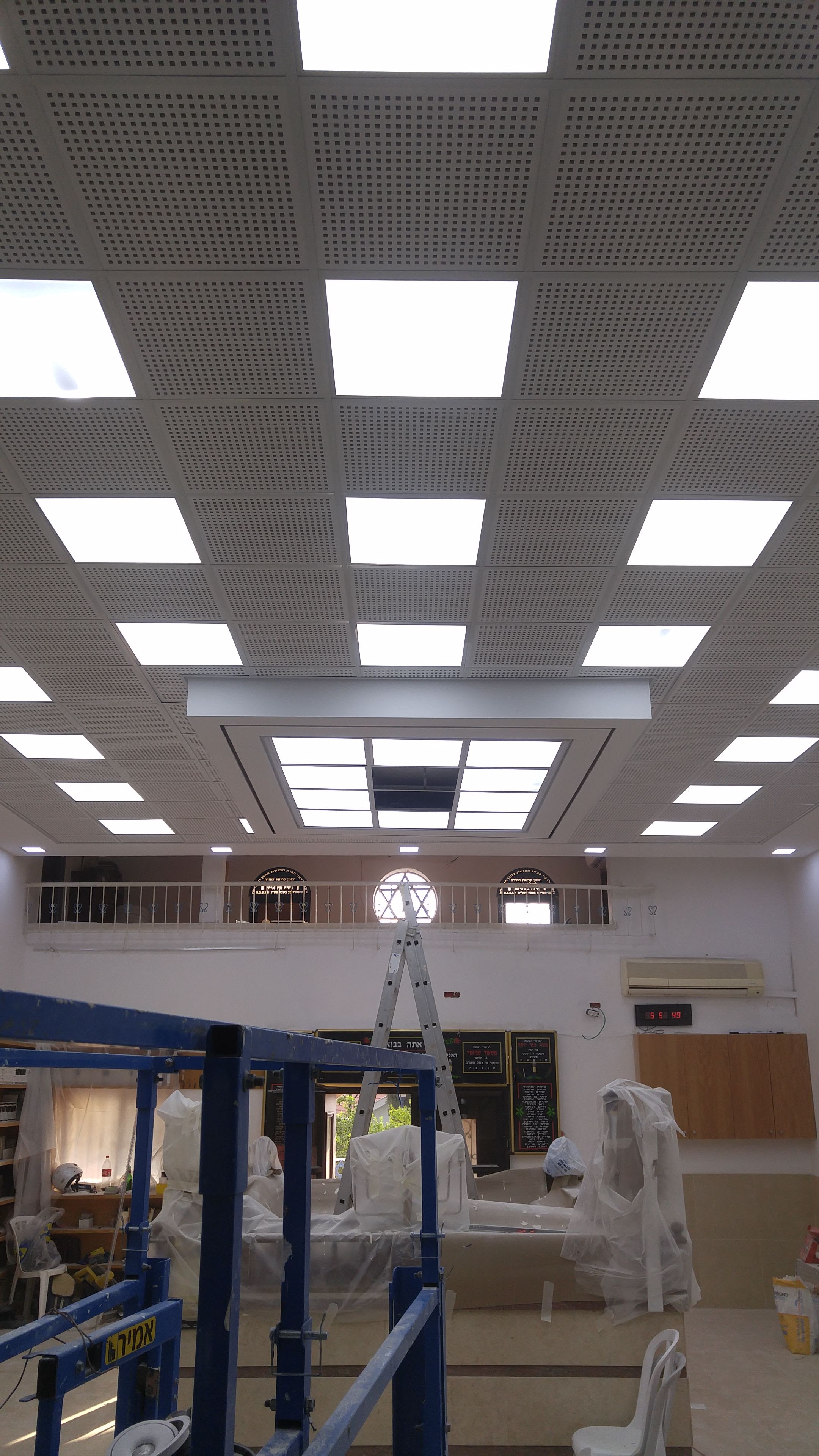 שיפוץ בית כנסת