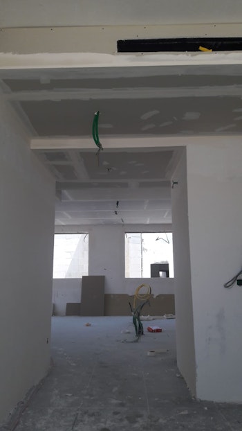 שיפוץ מבנה משרדים