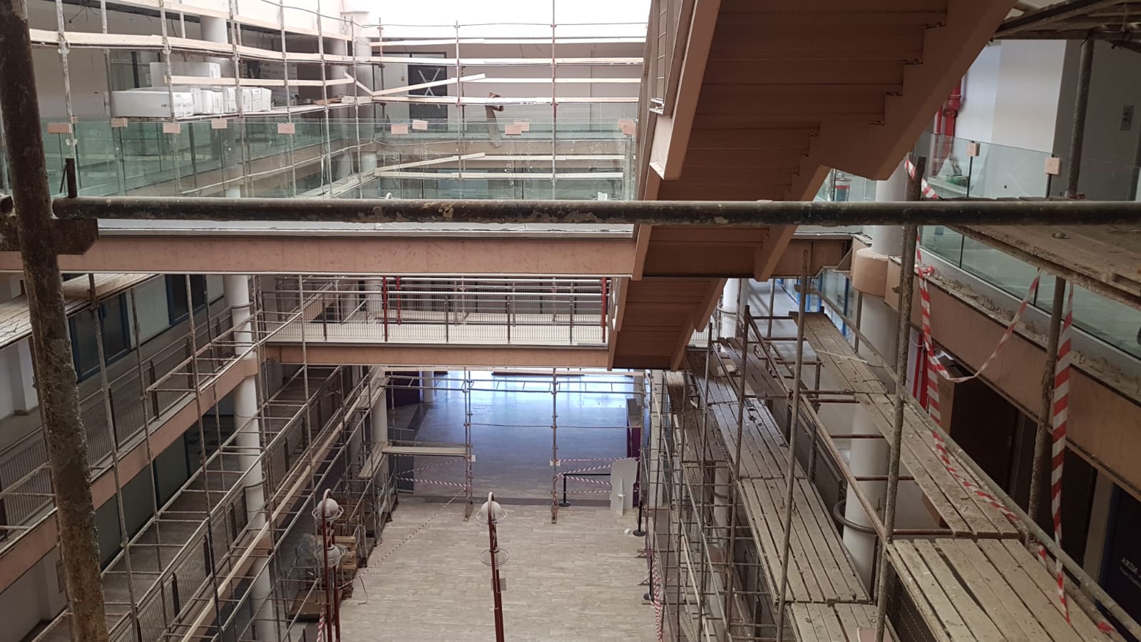 צילום מעבודה של אדם עביד