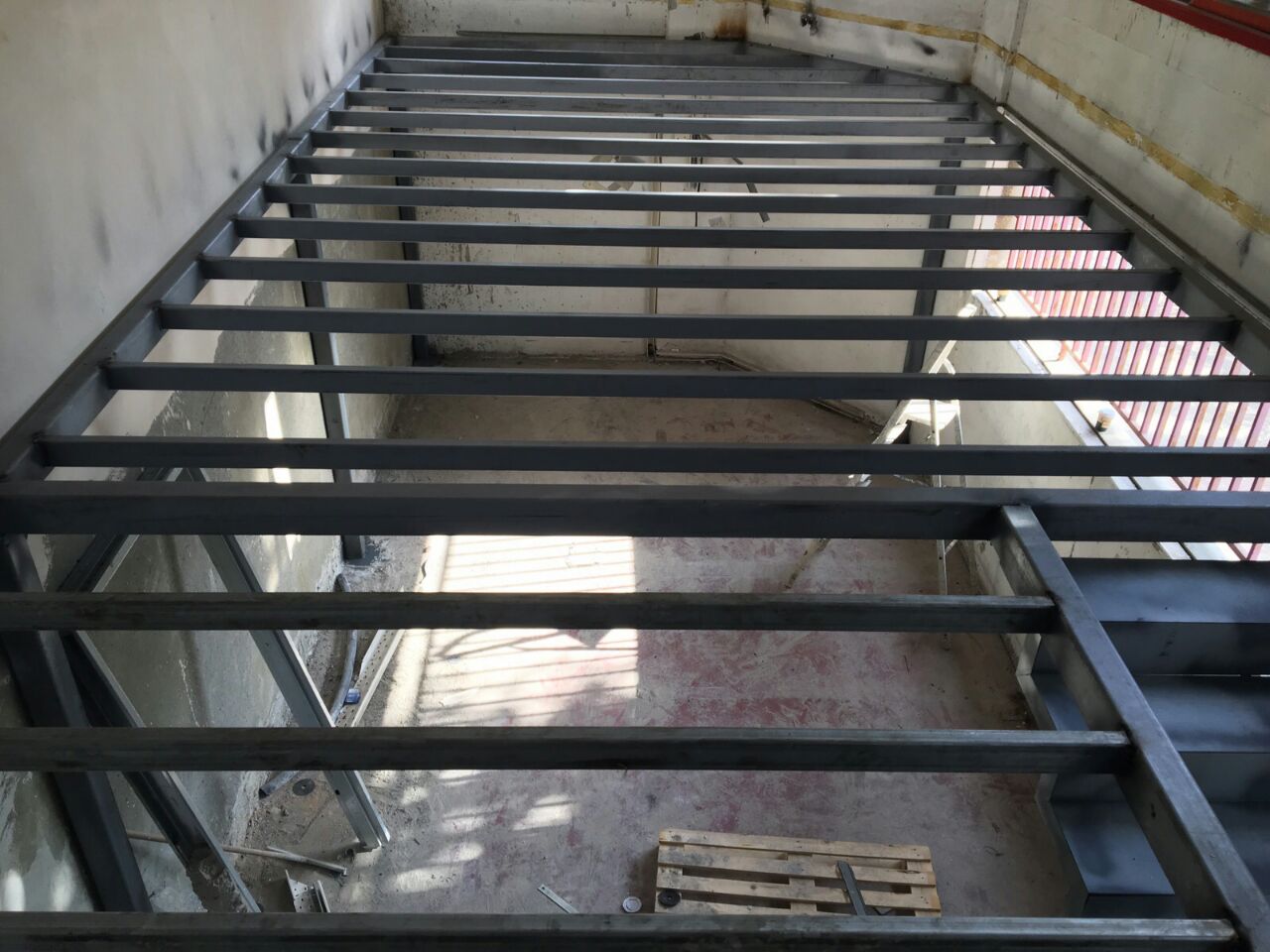 עבודות אלומיניום, בניה קלה וזגגות