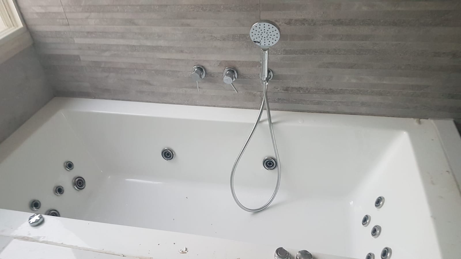 שיפוץ חדרי אמבטיה ושירותים