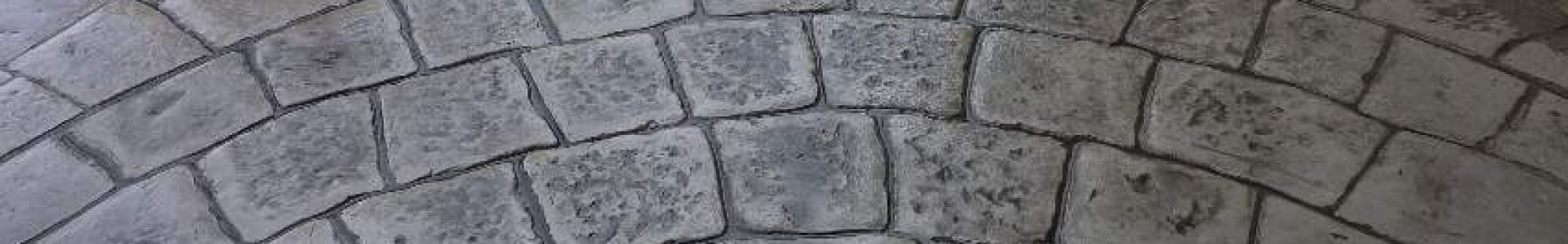 צילום מעבודה של רפי גינצלר ריצוף חותם