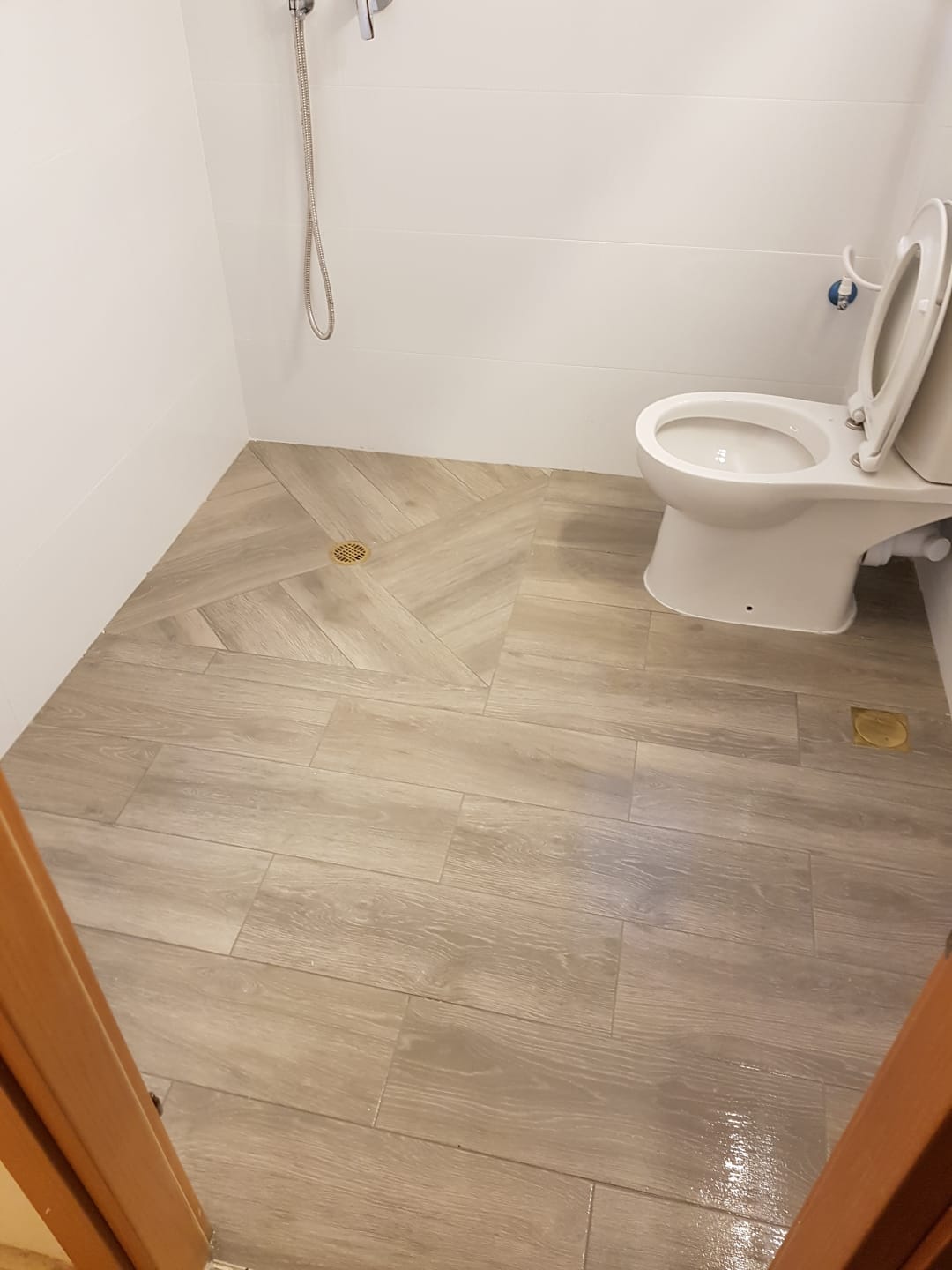 שיפוץ מקלחת ושירותים- אריאל