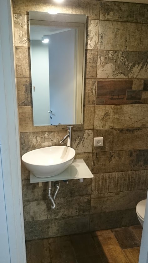 שיפוץ במספרת רוברט - רחובות