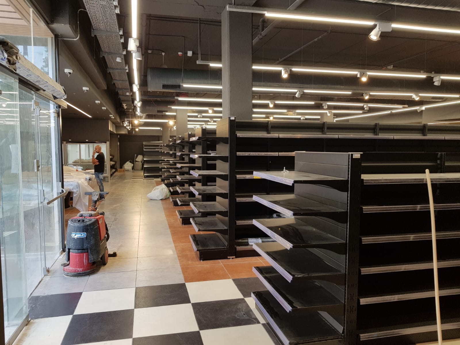 שיפוץ סופר- אבן יהודה