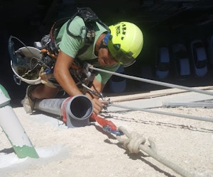 צילום מעבודה של ט.צ איטום ושיקום מבנים