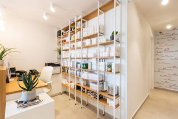 עבודות נגרות- מכון קוסמטיקה