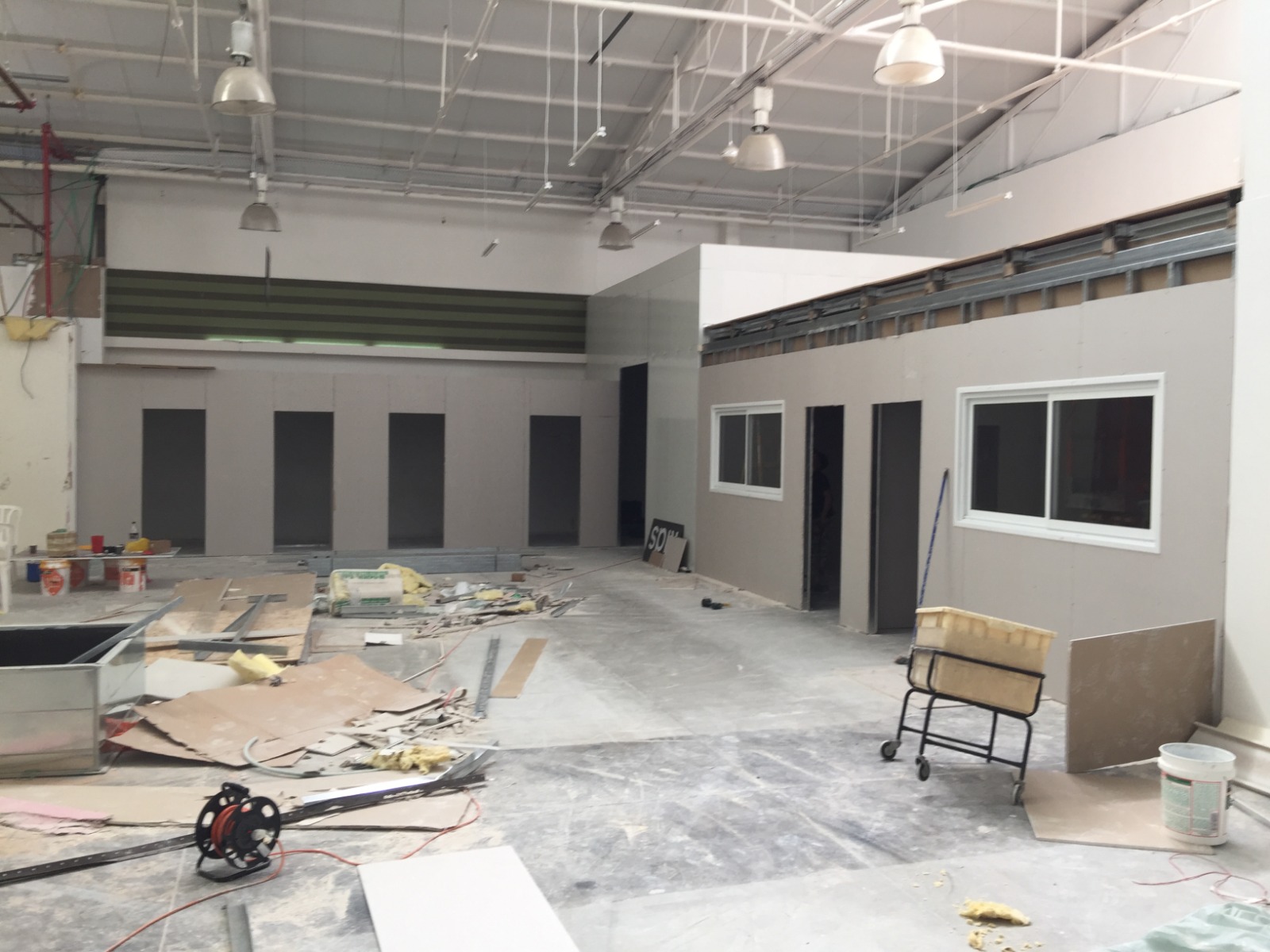 שיפוץ חנות "גרמי גורמה"- כפר סבא