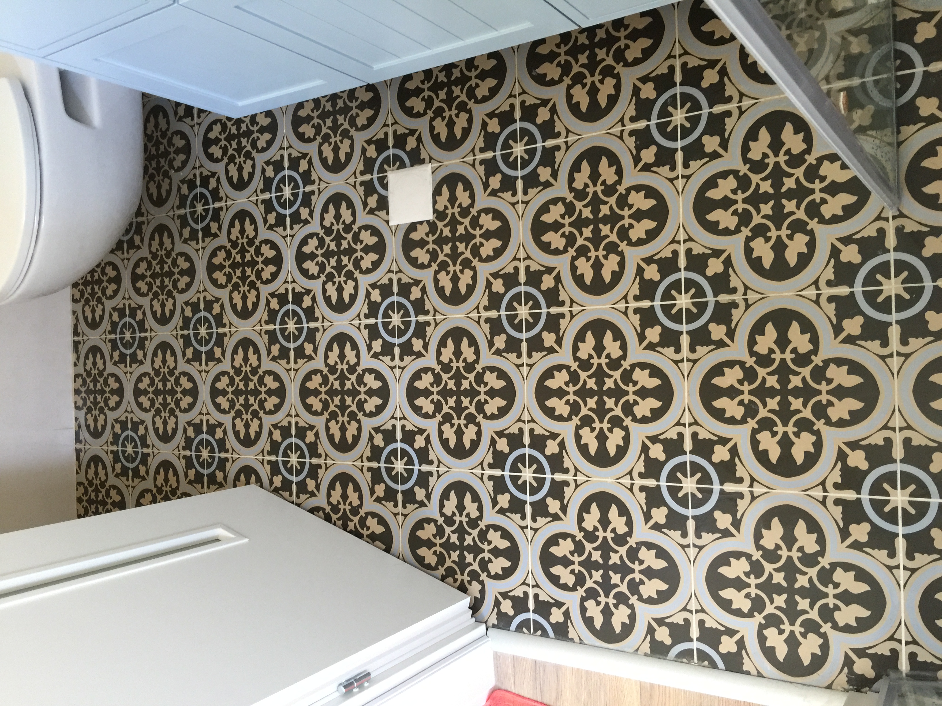 ריצוף חדר אמבטיה ושירותים