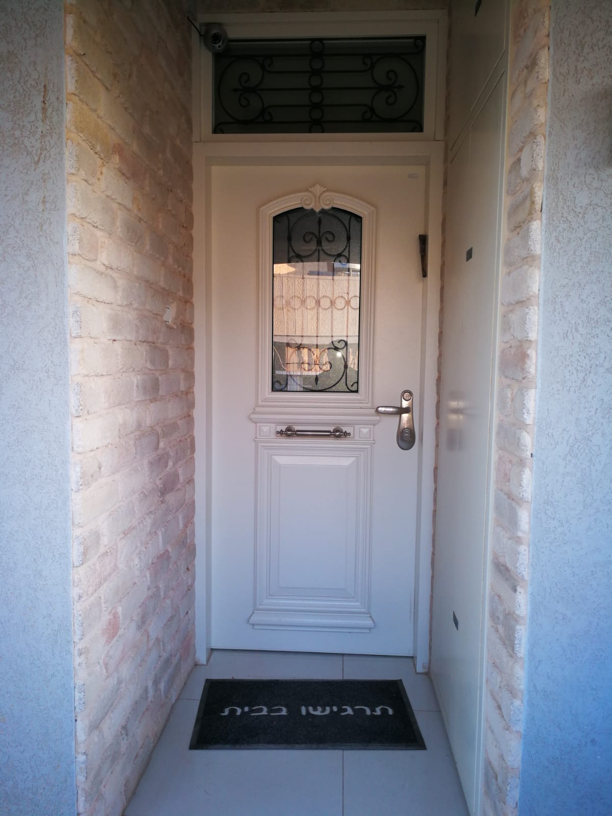 דלתות כניסה