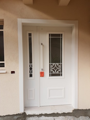 דלתות כניסה מעוצבות