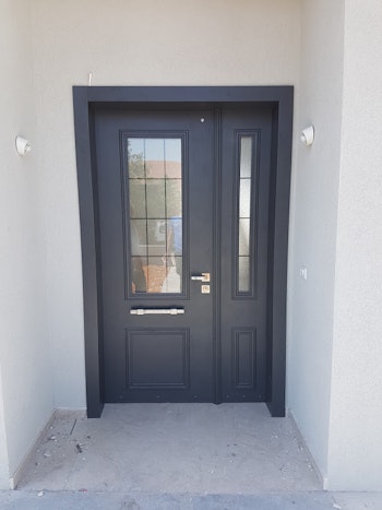 דלתות כניסה מעוצבות