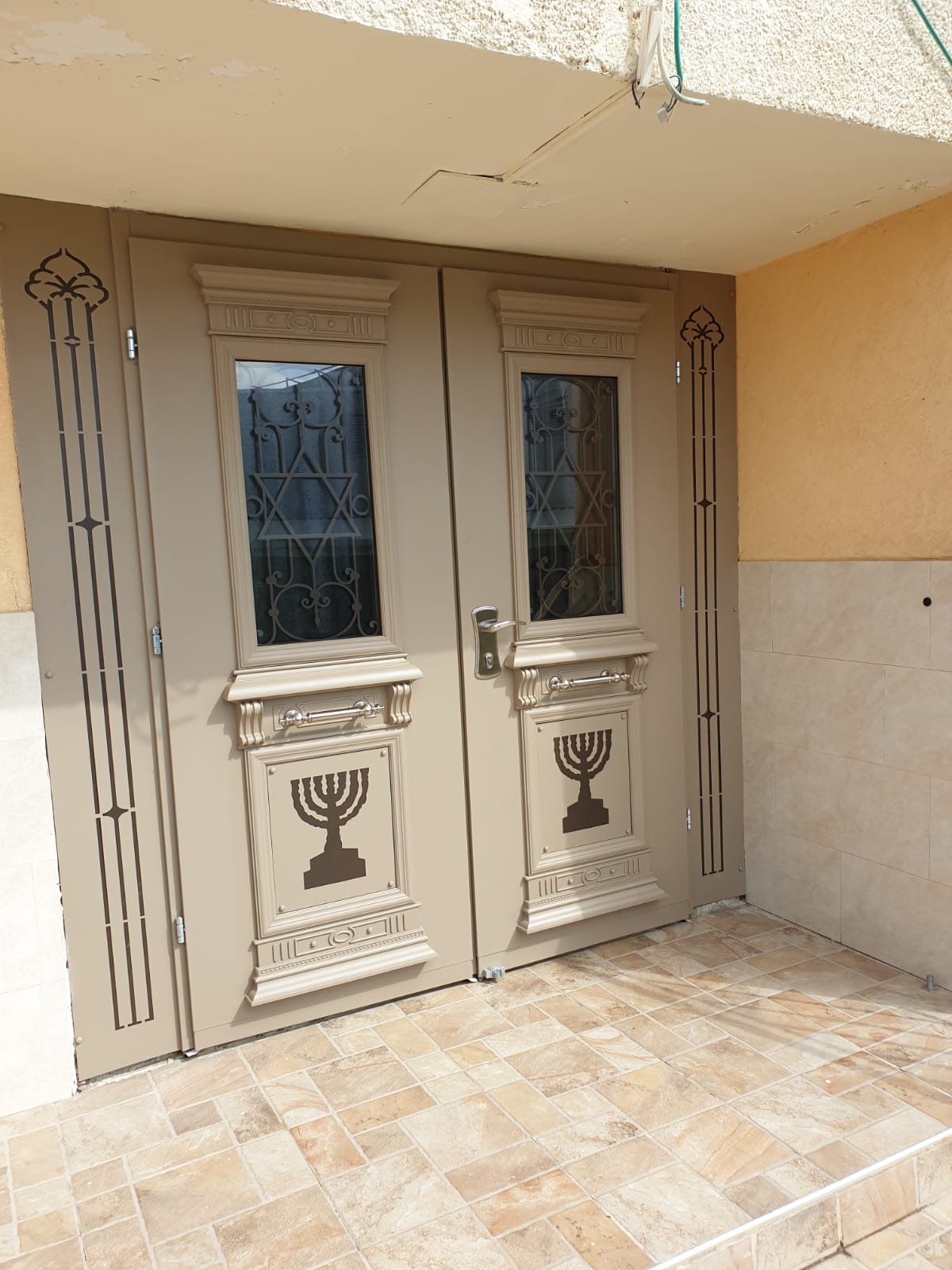 דלתות כניסה מעוצבות