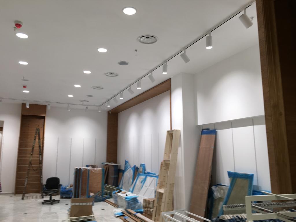 שיפוץ חנות בגדים