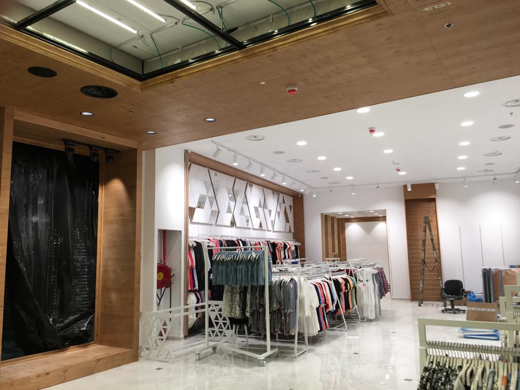 שיפוץ חנות בגדים