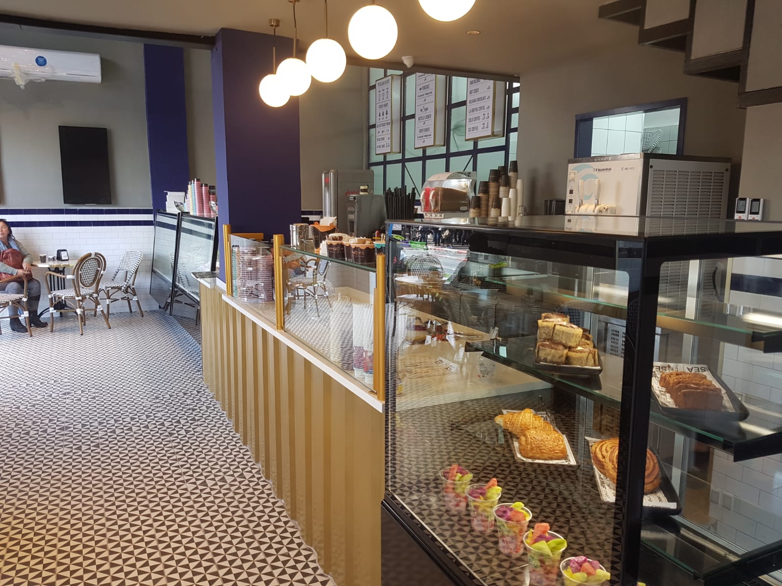 שיפוץ גלידריה