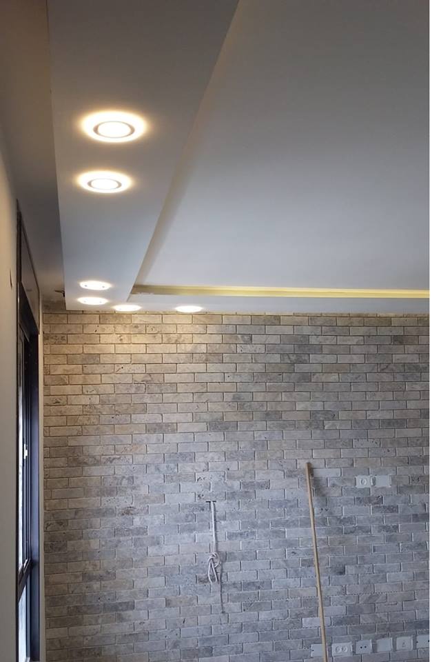 קיר בריקים בבית פרטי