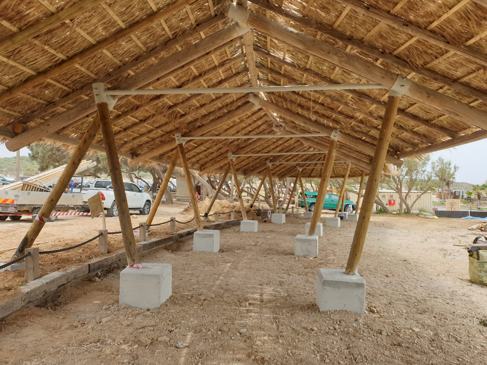 פרגולות- עץ ואלומיניום