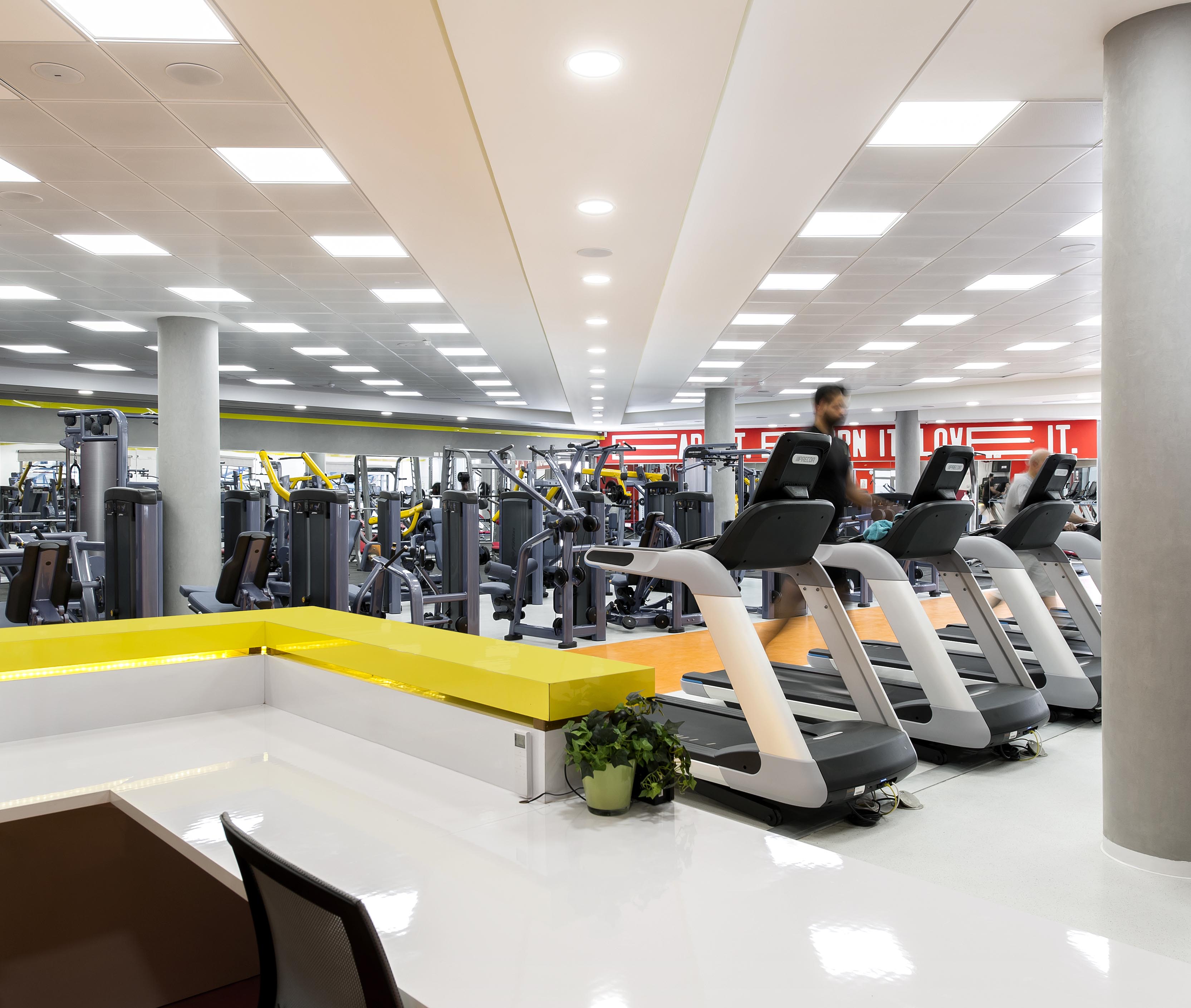 כיף וכושר | עיצוב פנים והום סטיילינג קאנטרי קלאב בירושלים