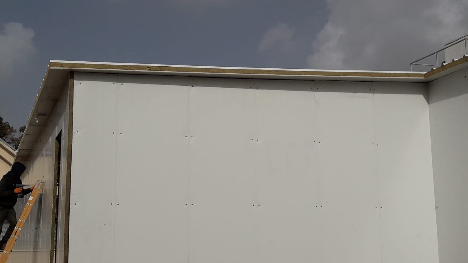 בניה קלה בבסיס צבאי