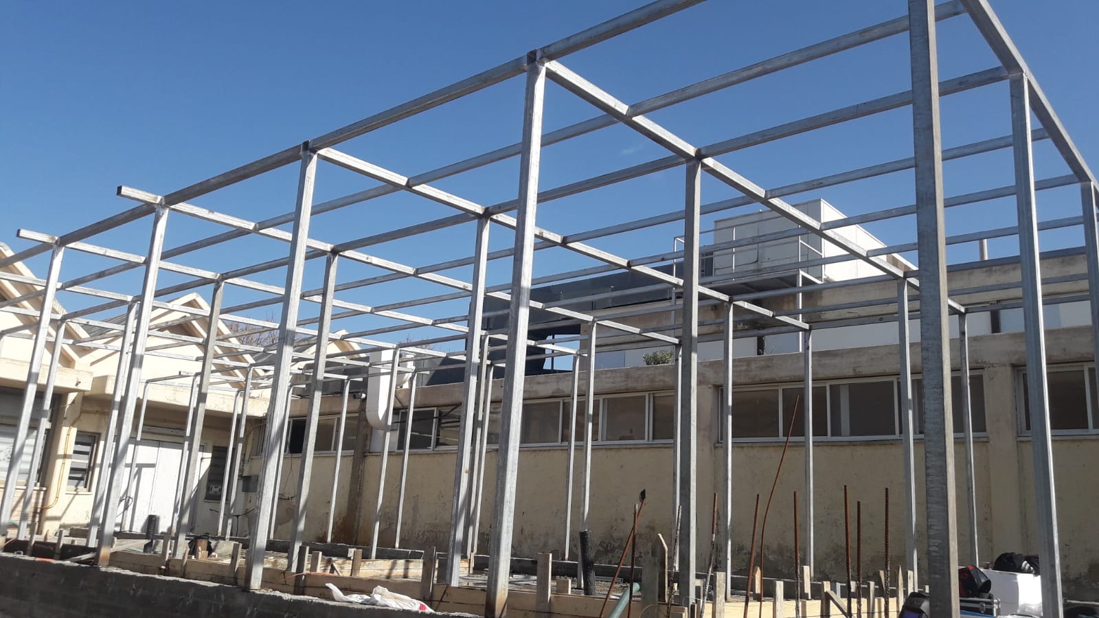 בניה קלה בבסיס צבאי