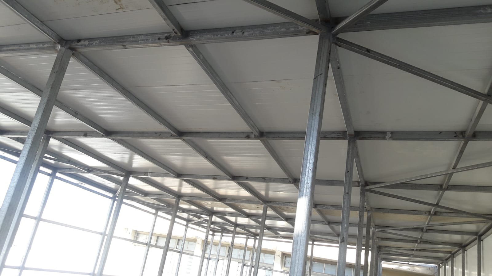 בניה קלה בבסיס צבאי