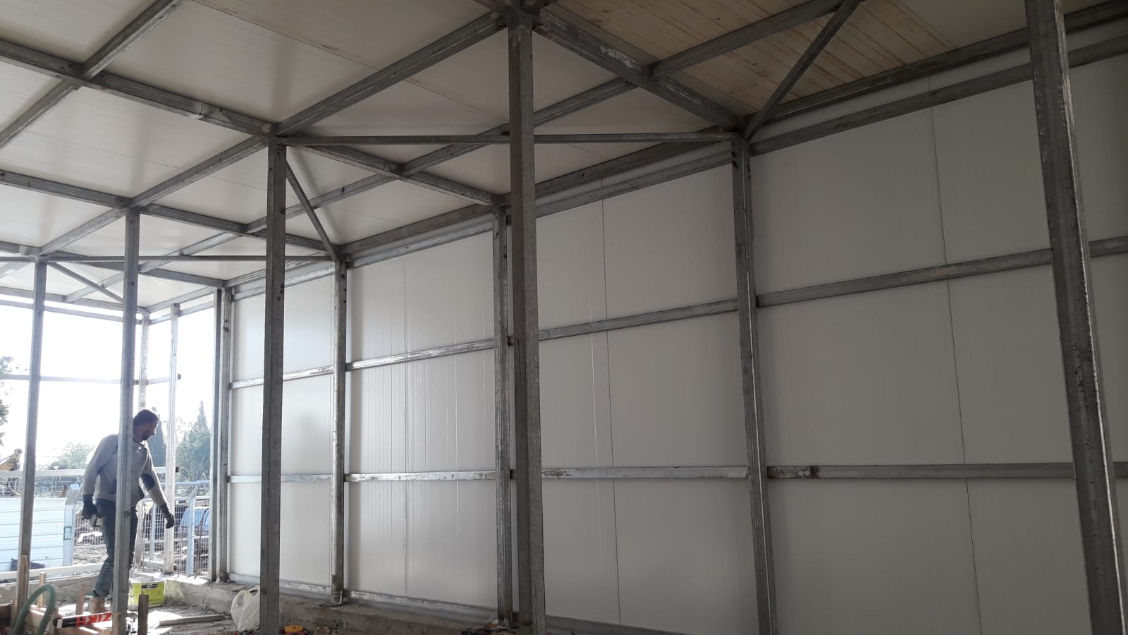 בניה קלה בבסיס צבאי