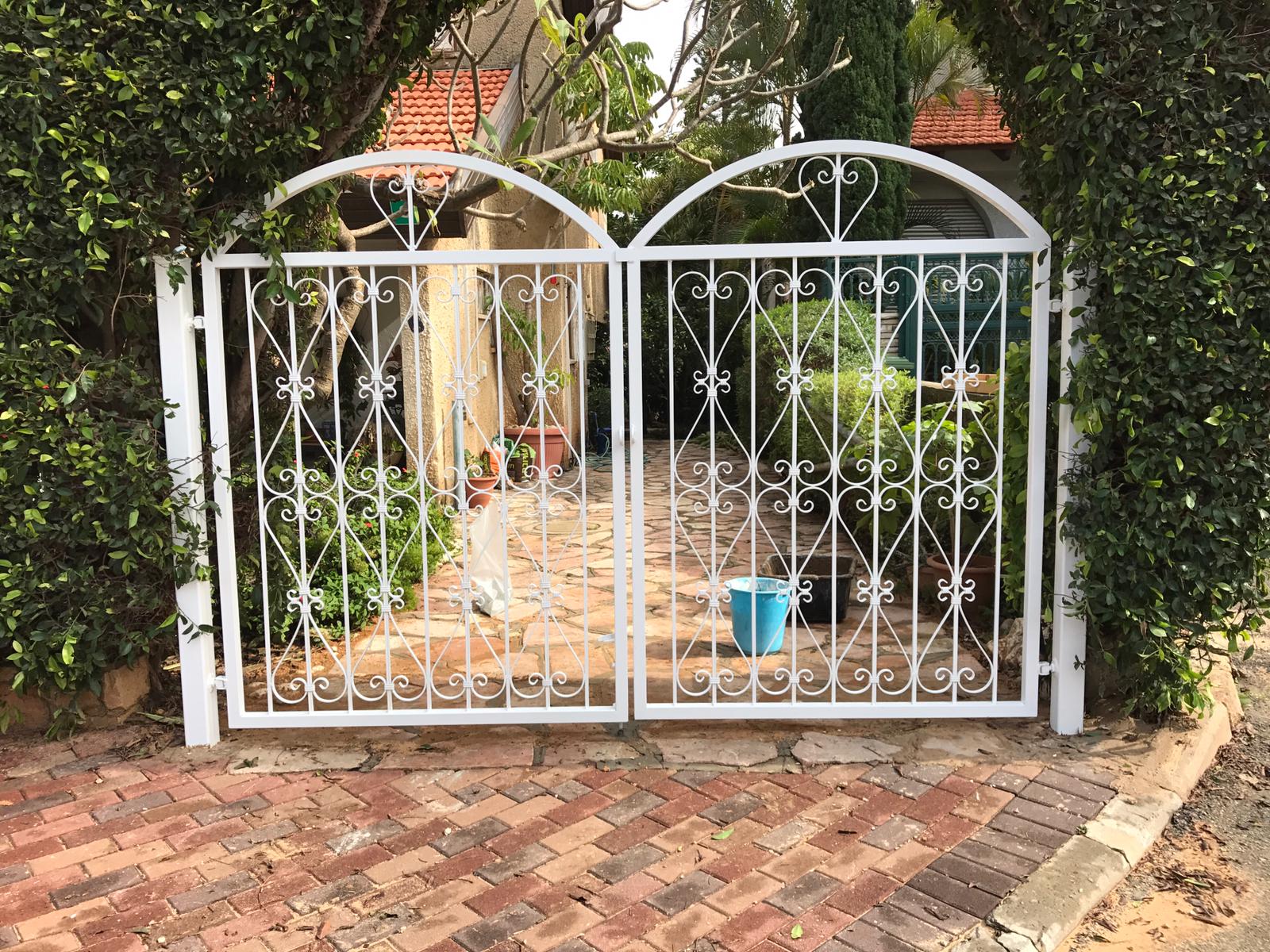 בניית שער ברעננה