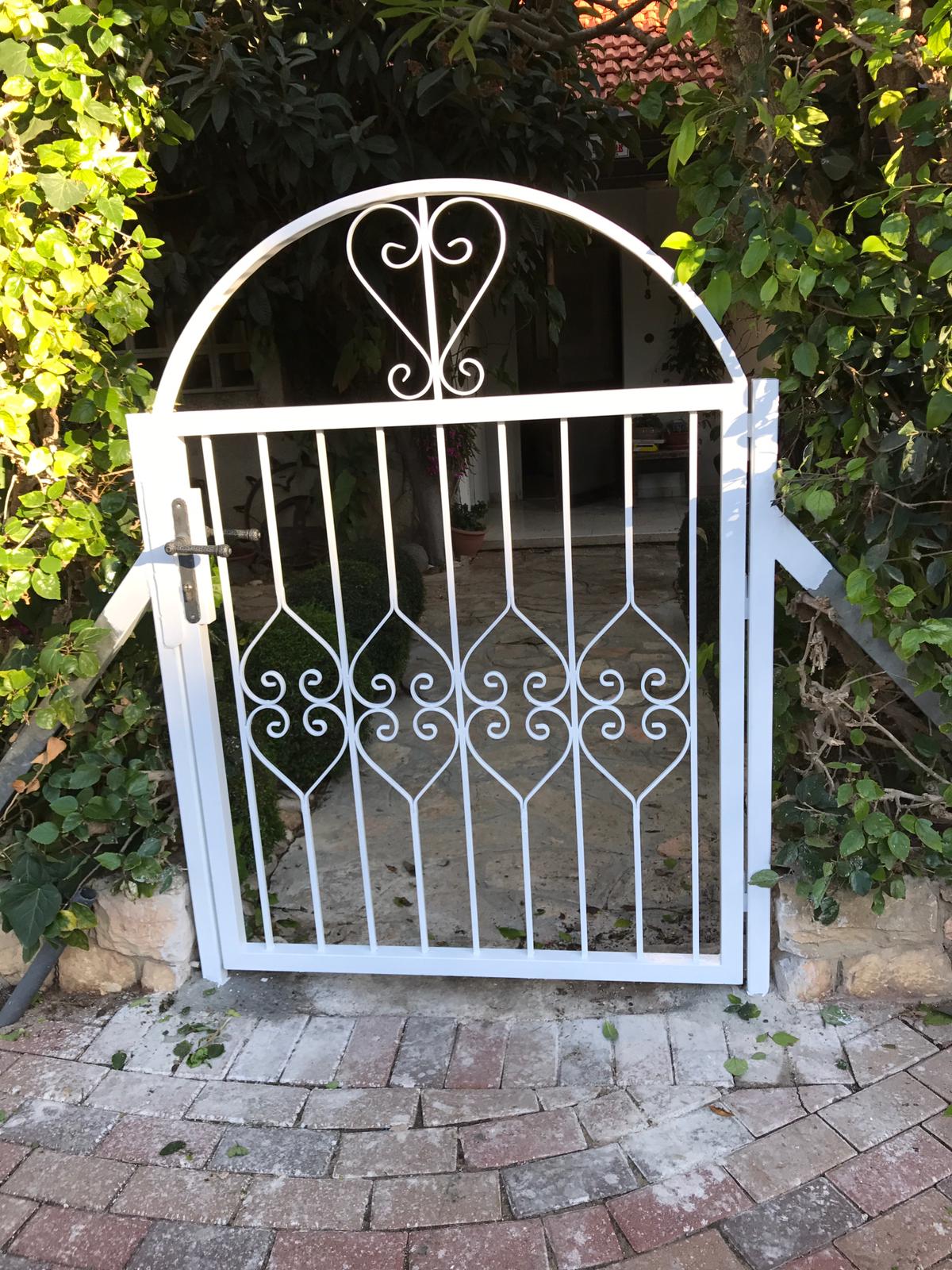 בניית שער ברעננה