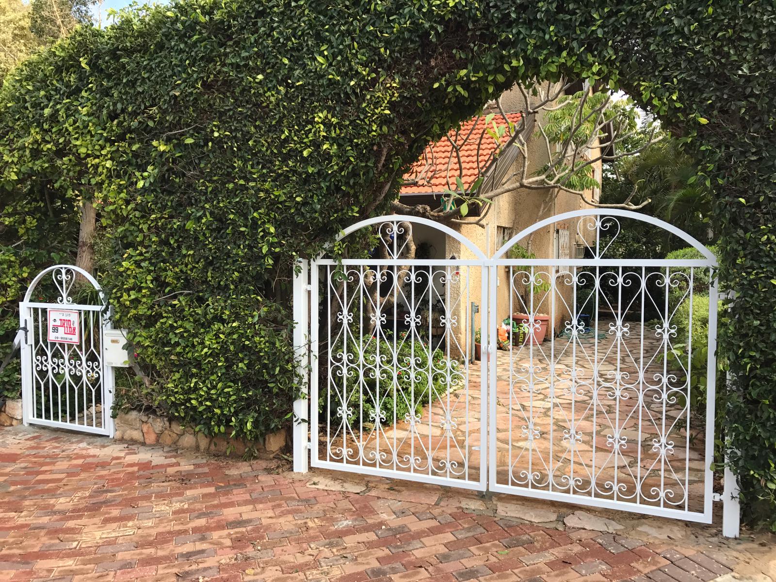 בניית שער ברעננה