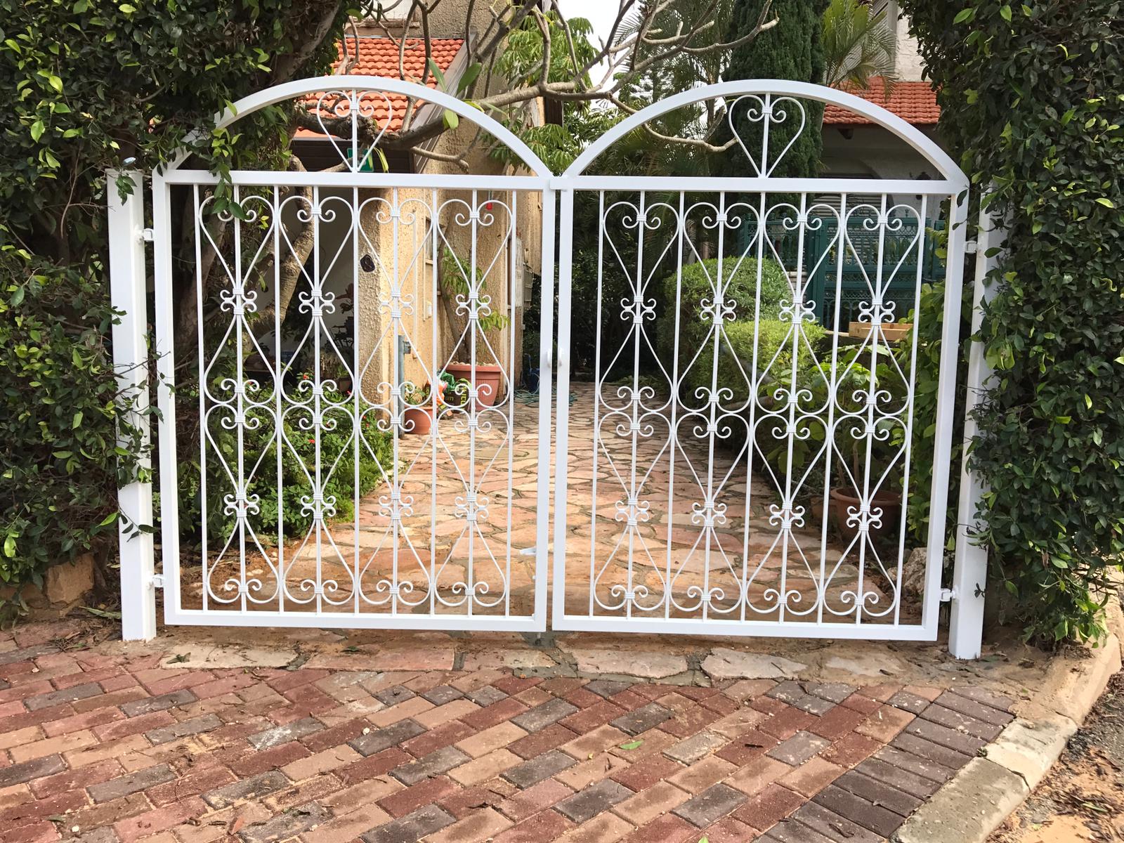 בניית שער ברעננה