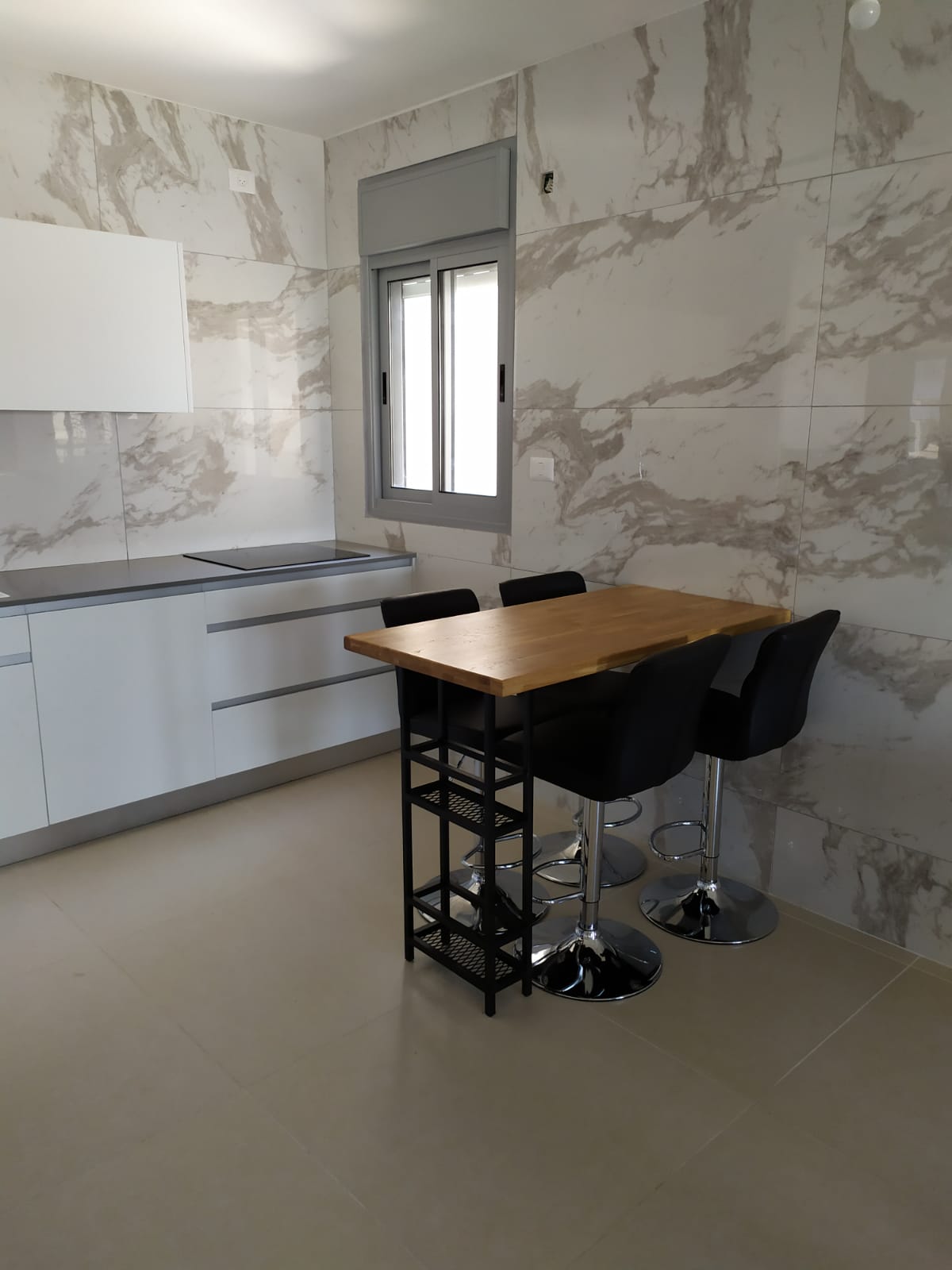 מטבח לבן עם בוצ'ר אלון מבוקע - אשקלון