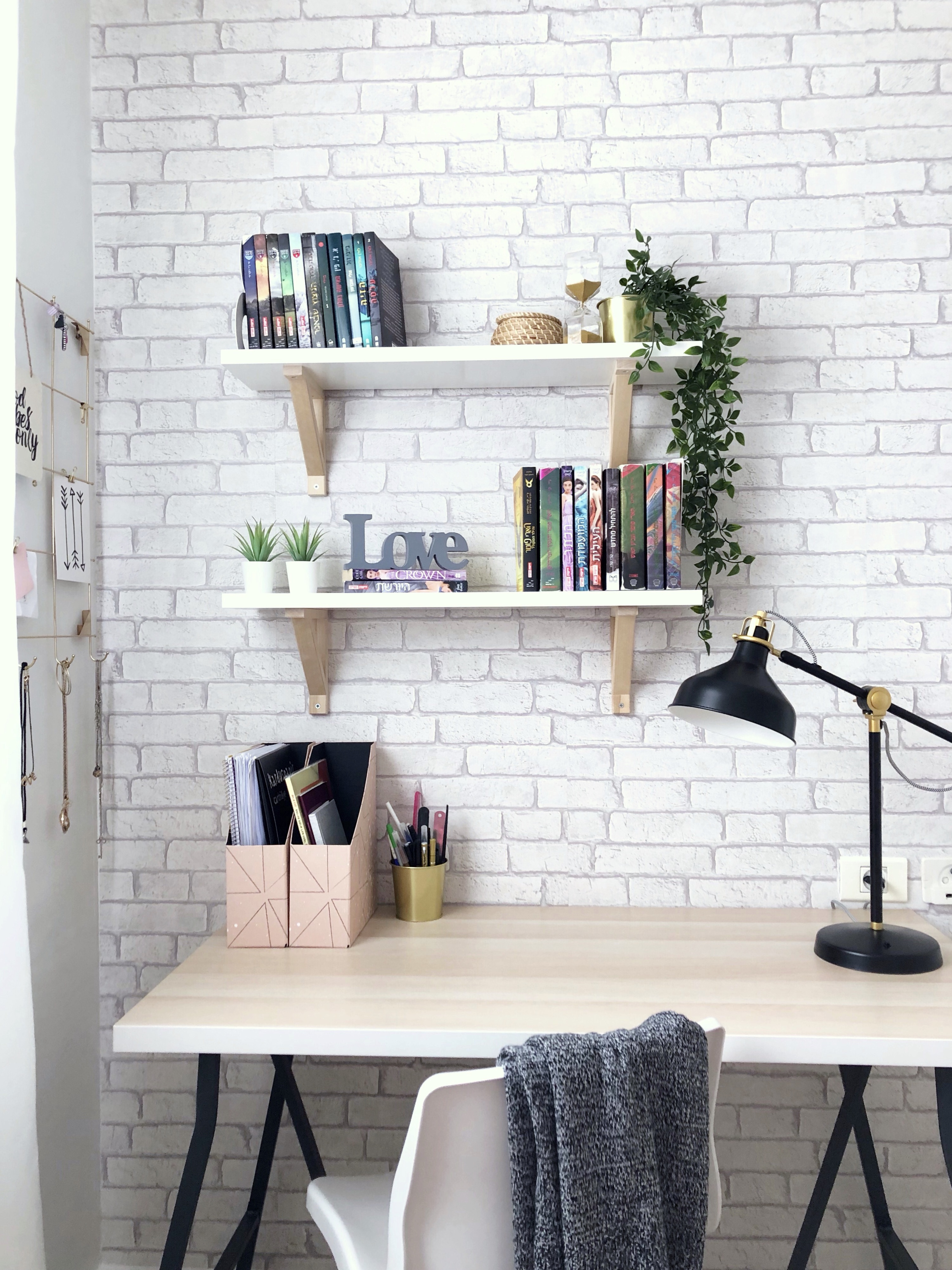 הלבשת חדר שינה לנערה