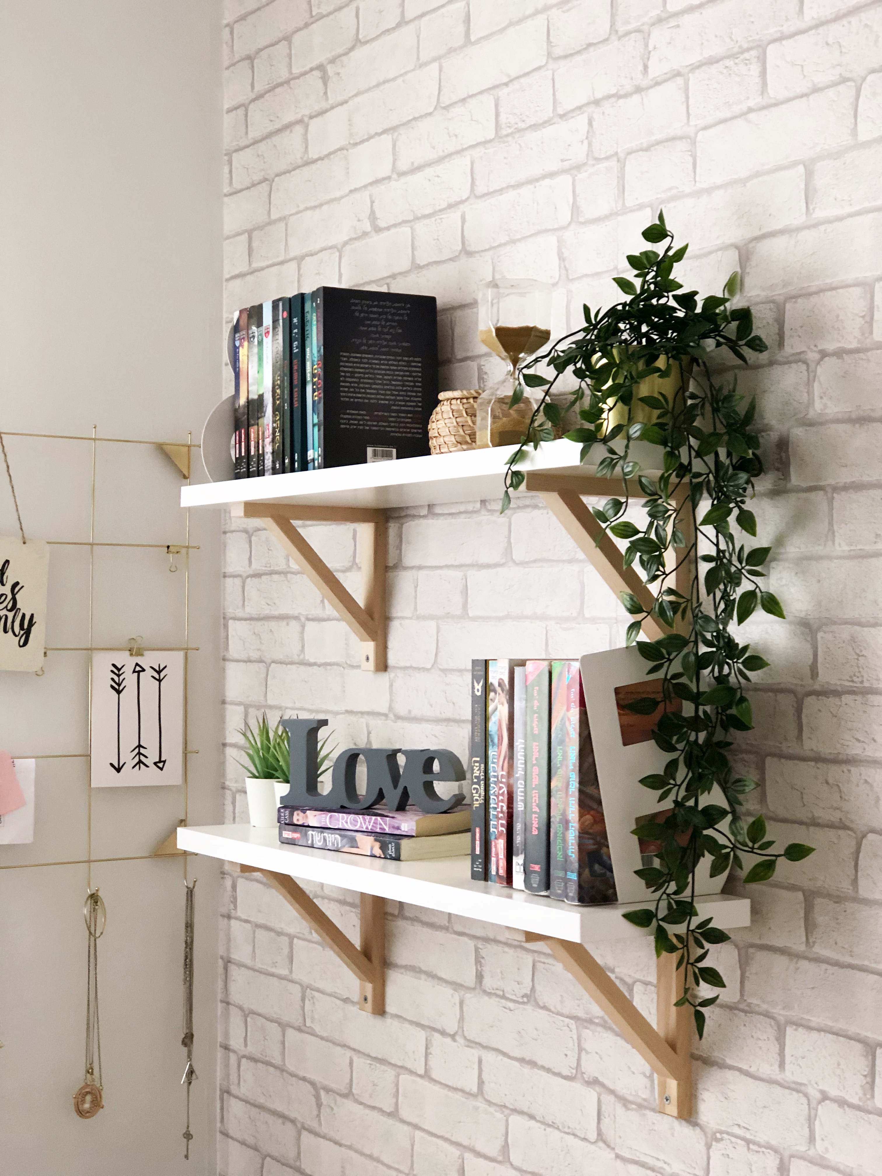 הלבשת חדר שינה לנערה