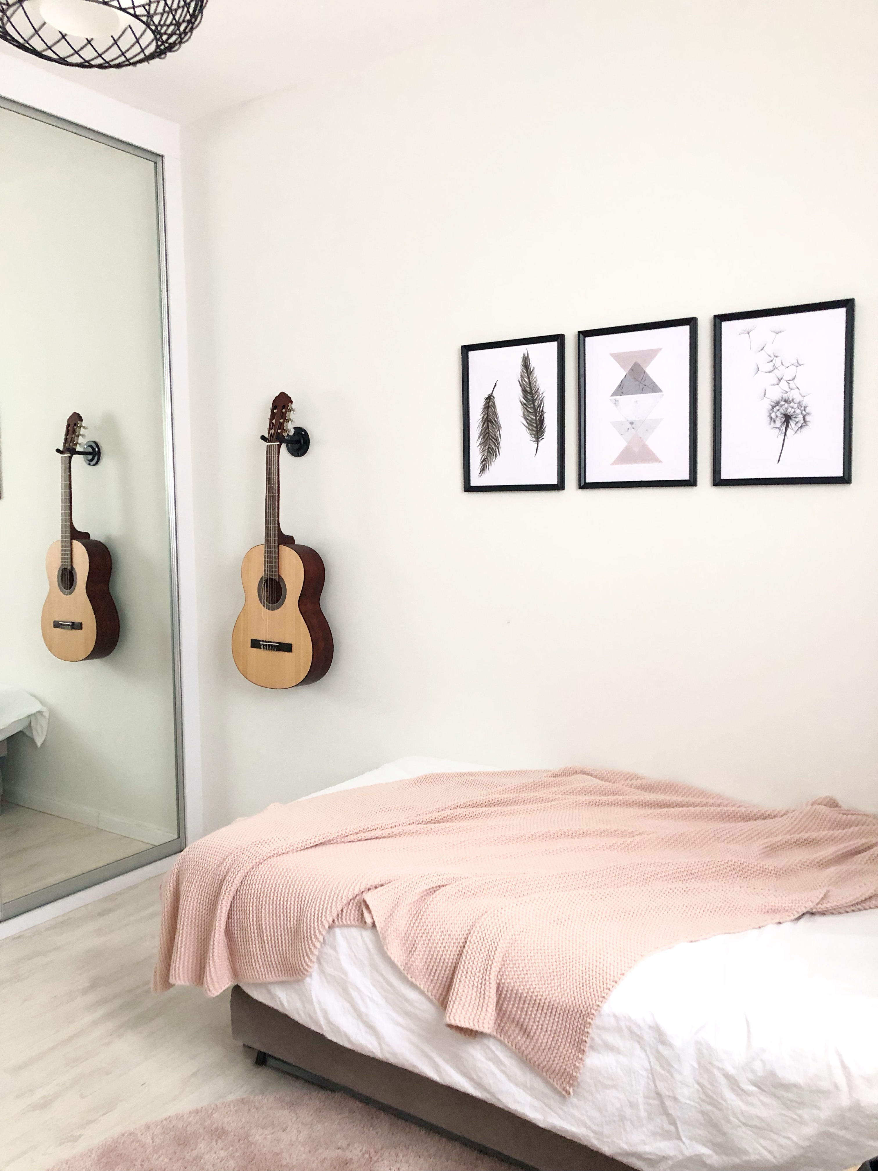 הלבשת חדר שינה לנערה